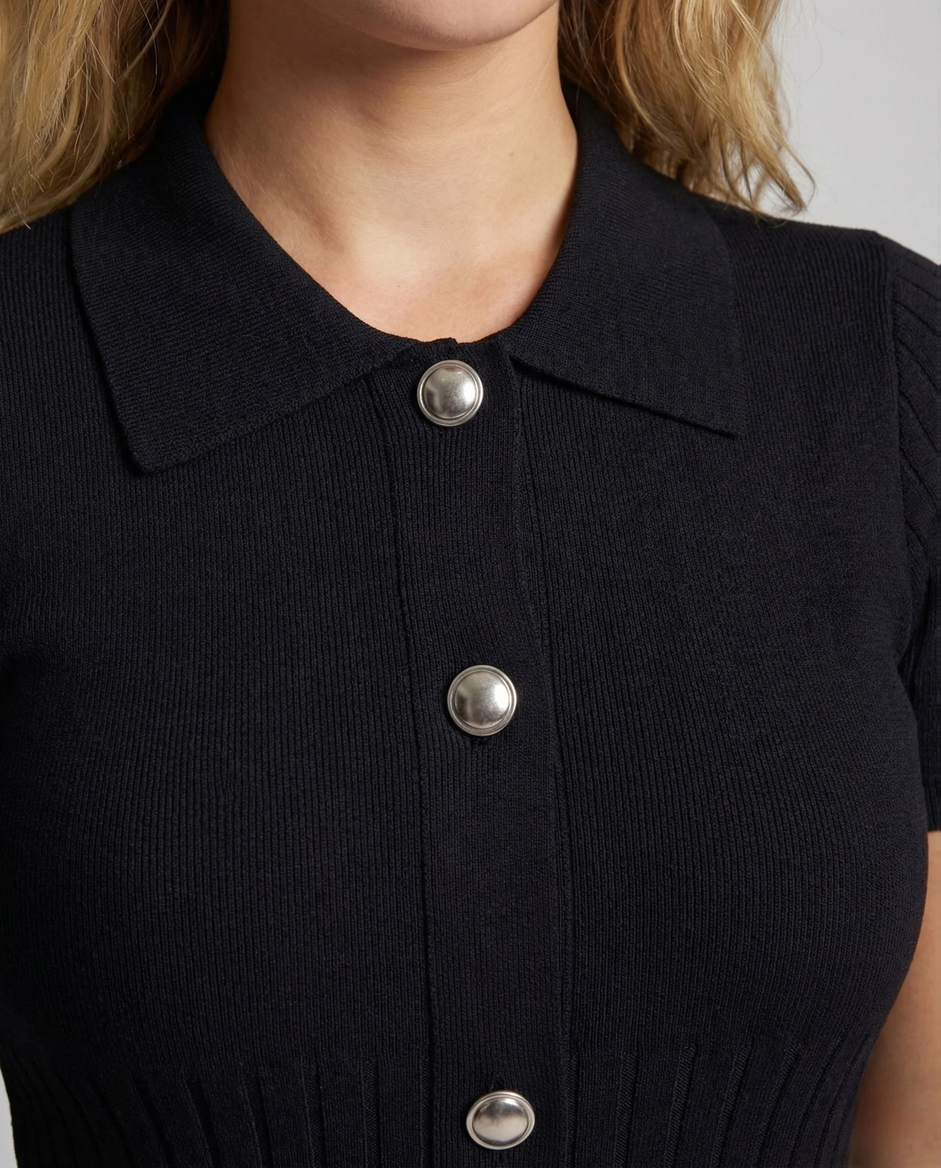 Damen Rippstrickkleid Polokragen Knopfleiste - Image 3
