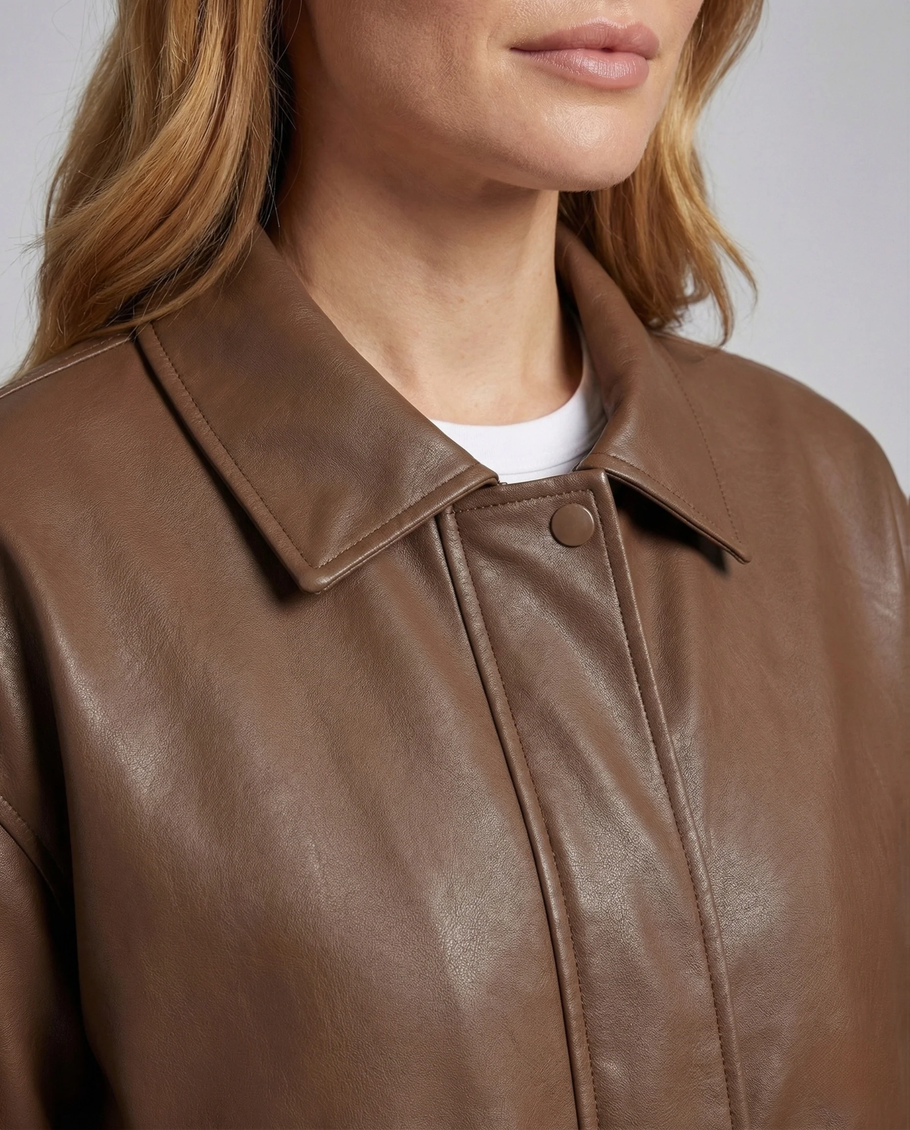 Damen Kurzjacke Lederoptik mit Reißverschluss - Image 3