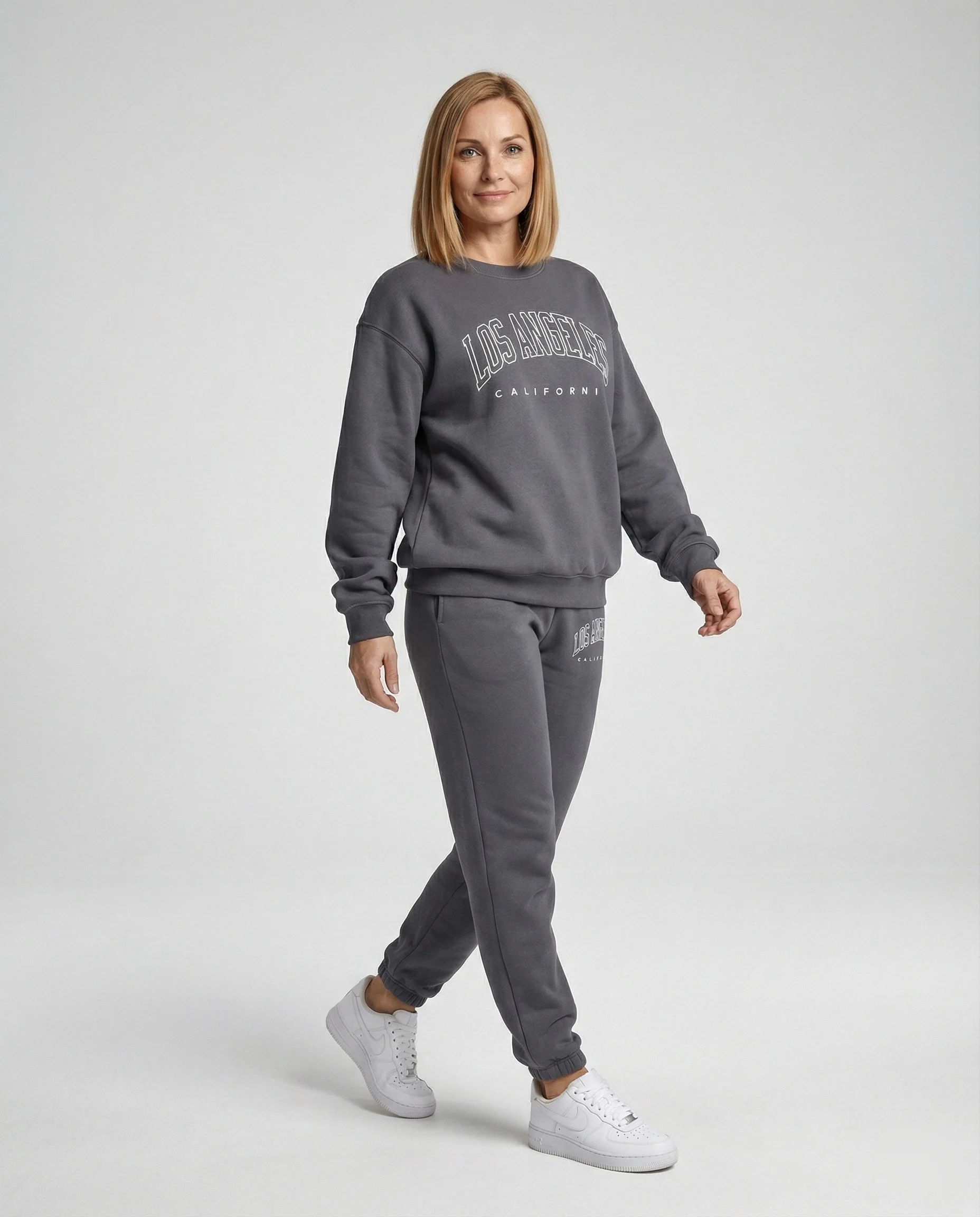 Damen Jogginganzug mit College Aufdruck - Image 8