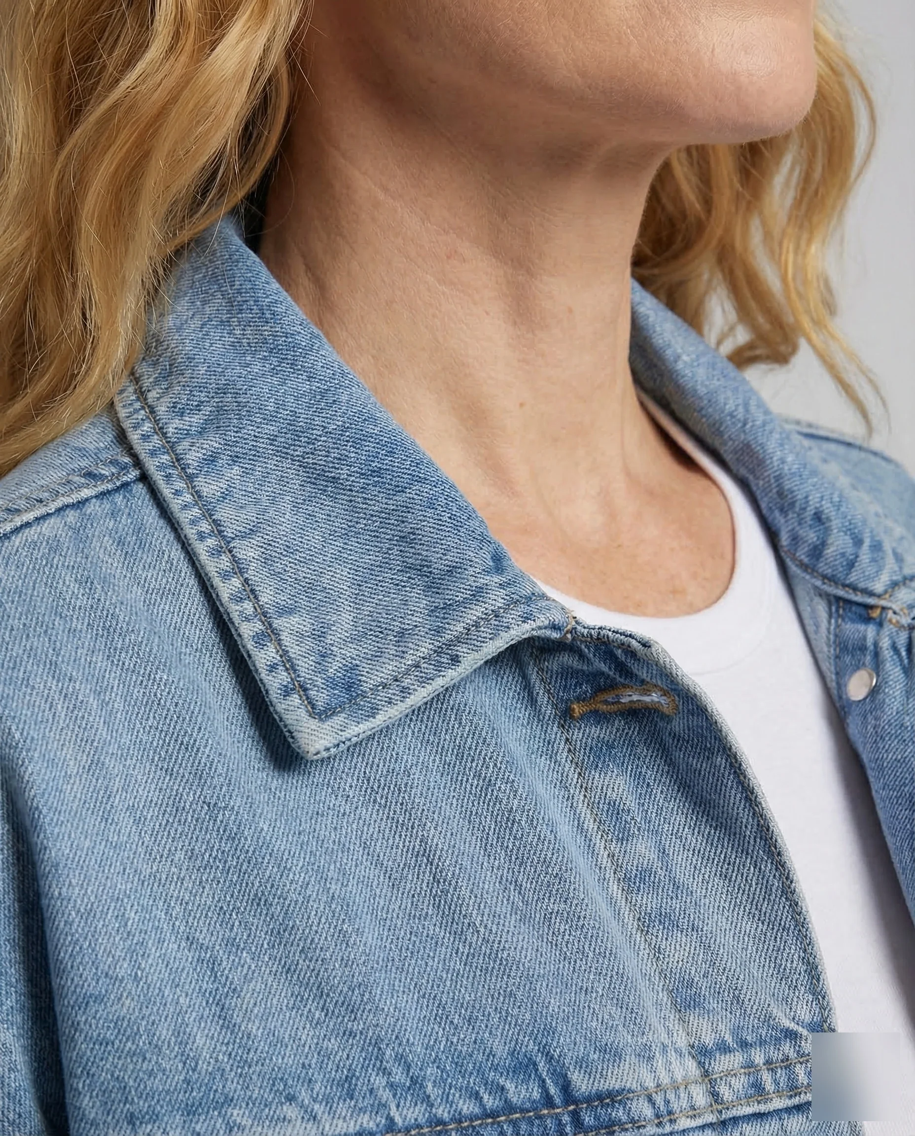 Damen Jeansjacke Oversize Metallknöpfe - Image 3