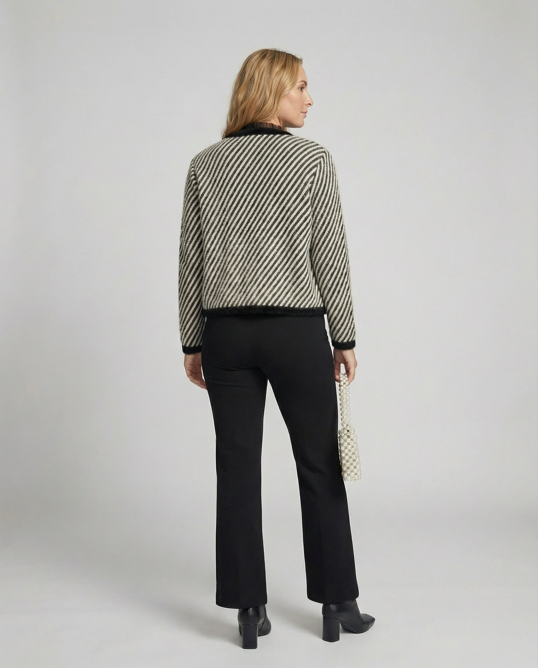 Zweiteiliges Bouclé-Set mit kurzer Strickjacke und Feinstrick-Midirock Heidi Mode - Image 5