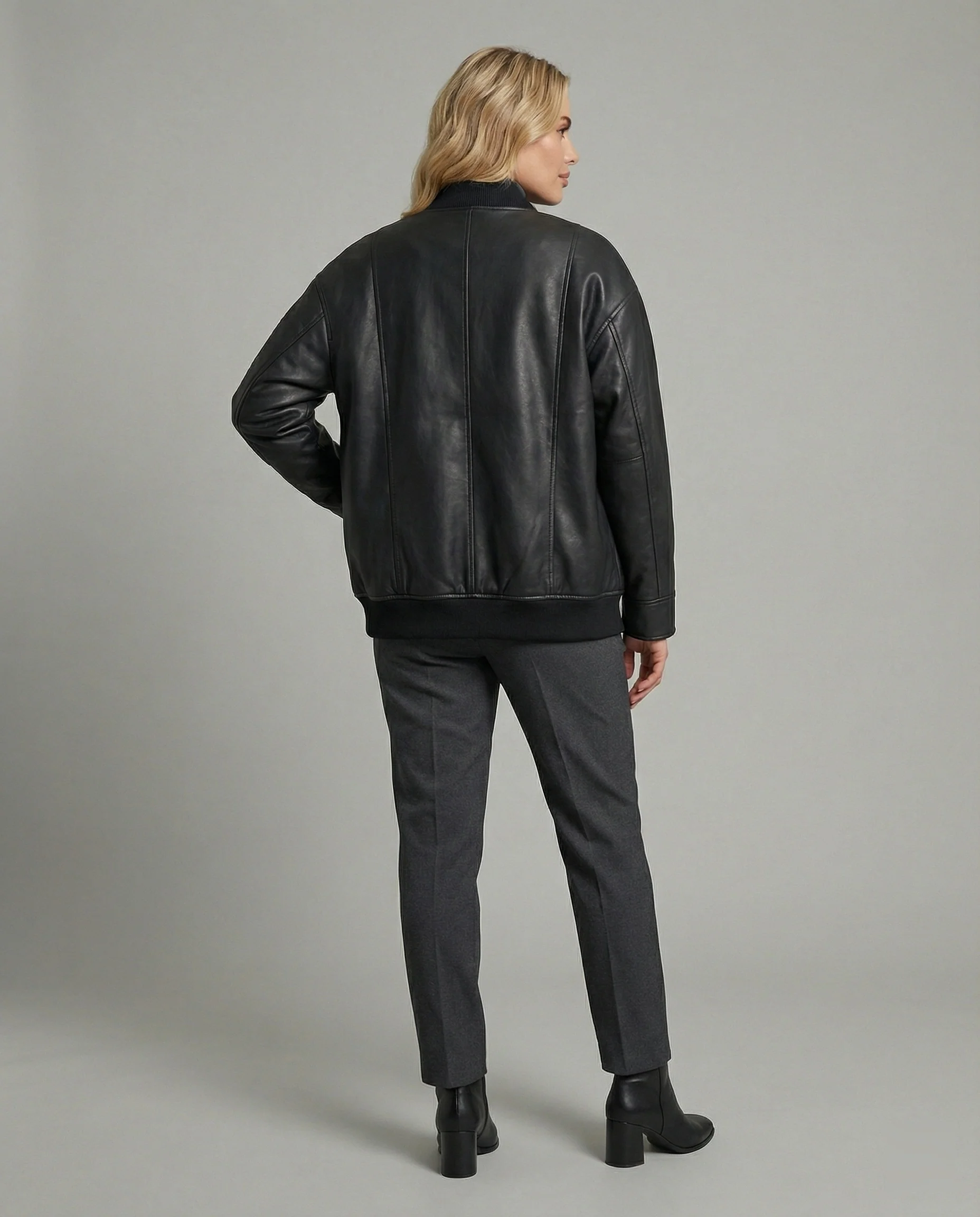 Damen oversized Lederimitat-Überjacke mit kurzem Stehkragen, verdecktem Reißverschluss und markanten Längsnähten Heidi-Mode - Image 4
