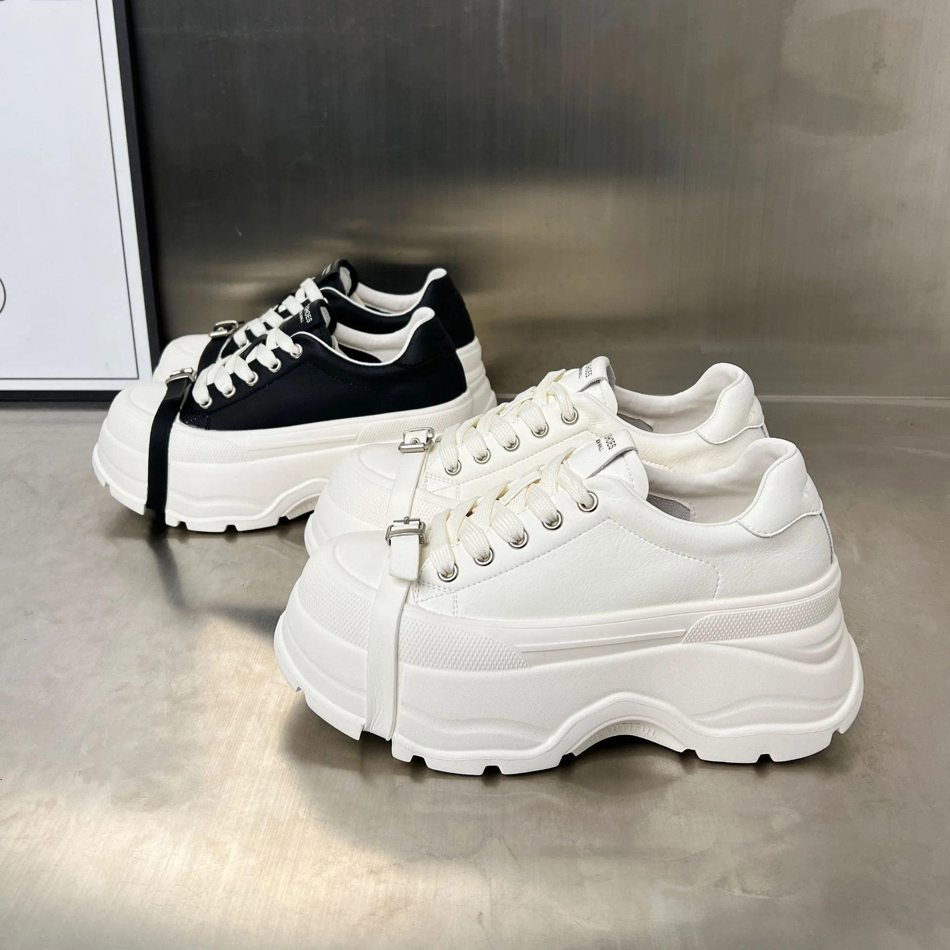 Damen Plateau-Sneaker im sportlichen Design mit verstellbarem Riemen Heidi Mode - Image 3