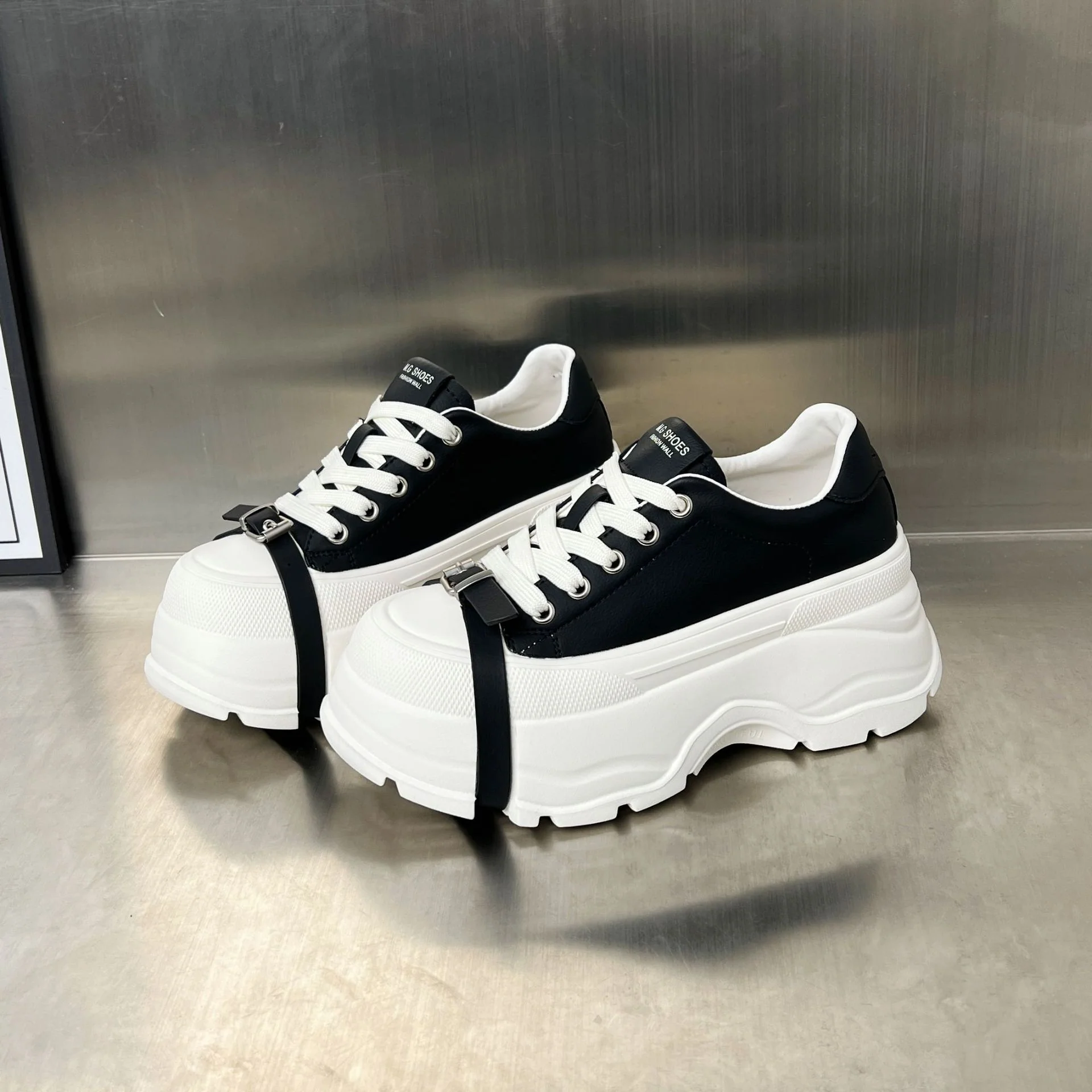 Damen Plateau-Sneaker im sportlichen Design mit verstellbarem Riemen Heidi Mode - Image 6