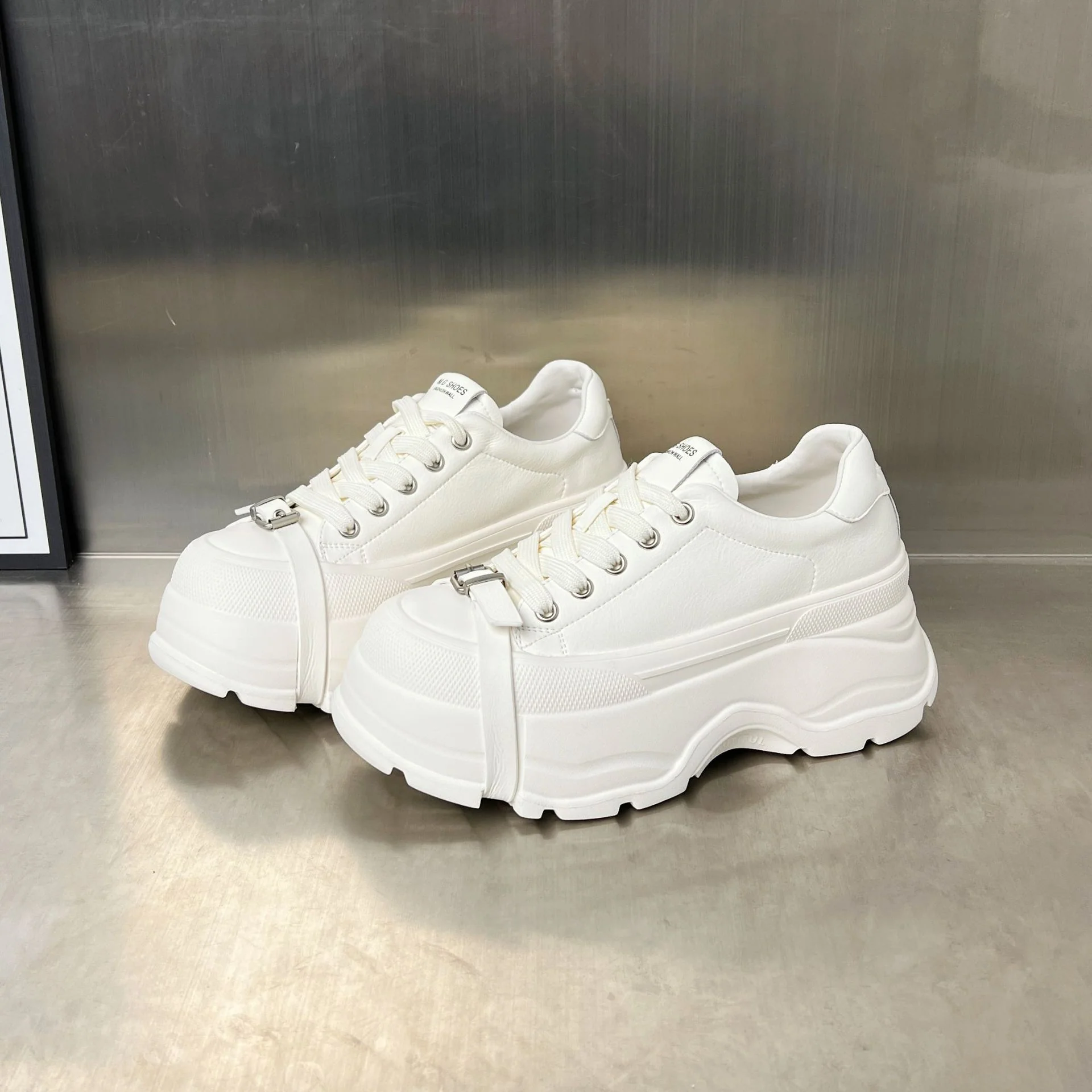 Damen Plateau-Sneaker im sportlichen Design mit verstellbarem Riemen Heidi Mode - Image 7