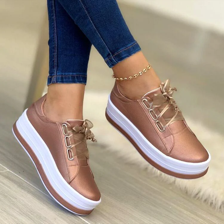Damen Plateau-Sneaker mit elegantem Metallic-Finish und modischem Schnürsystem Heidi Mode