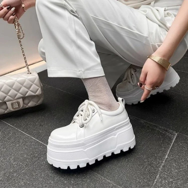 Damen Plateau-Sneaker mit eleganter Sohle und verspielten Schnürdetails Heidi Mode - Image 3