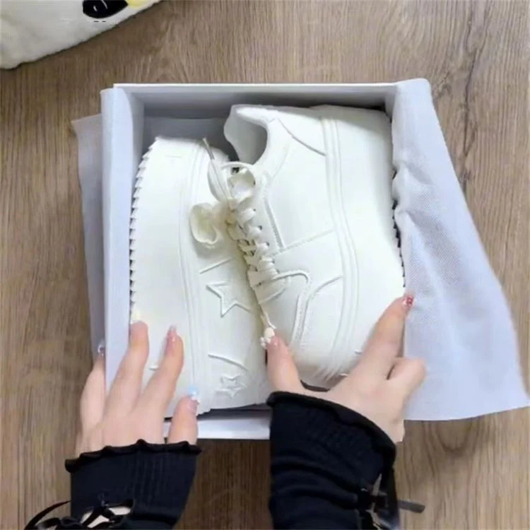 Damen Plateau-Sneaker mit modernen Stern-Applikationen und dämpfender Sohle Heidi Mode - Image 3