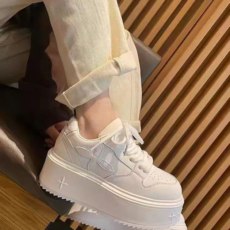 Damen Plateau-Sneaker mit modischem Design und dämpfender Sohle Heidi Mode - Image 3