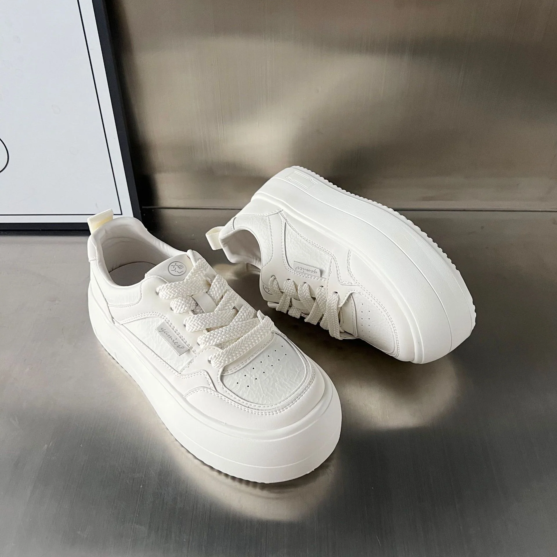Damen Plateau-Sneaker mit modischer Struktur und rutschfester Sohle Heidi Mode - Image 2