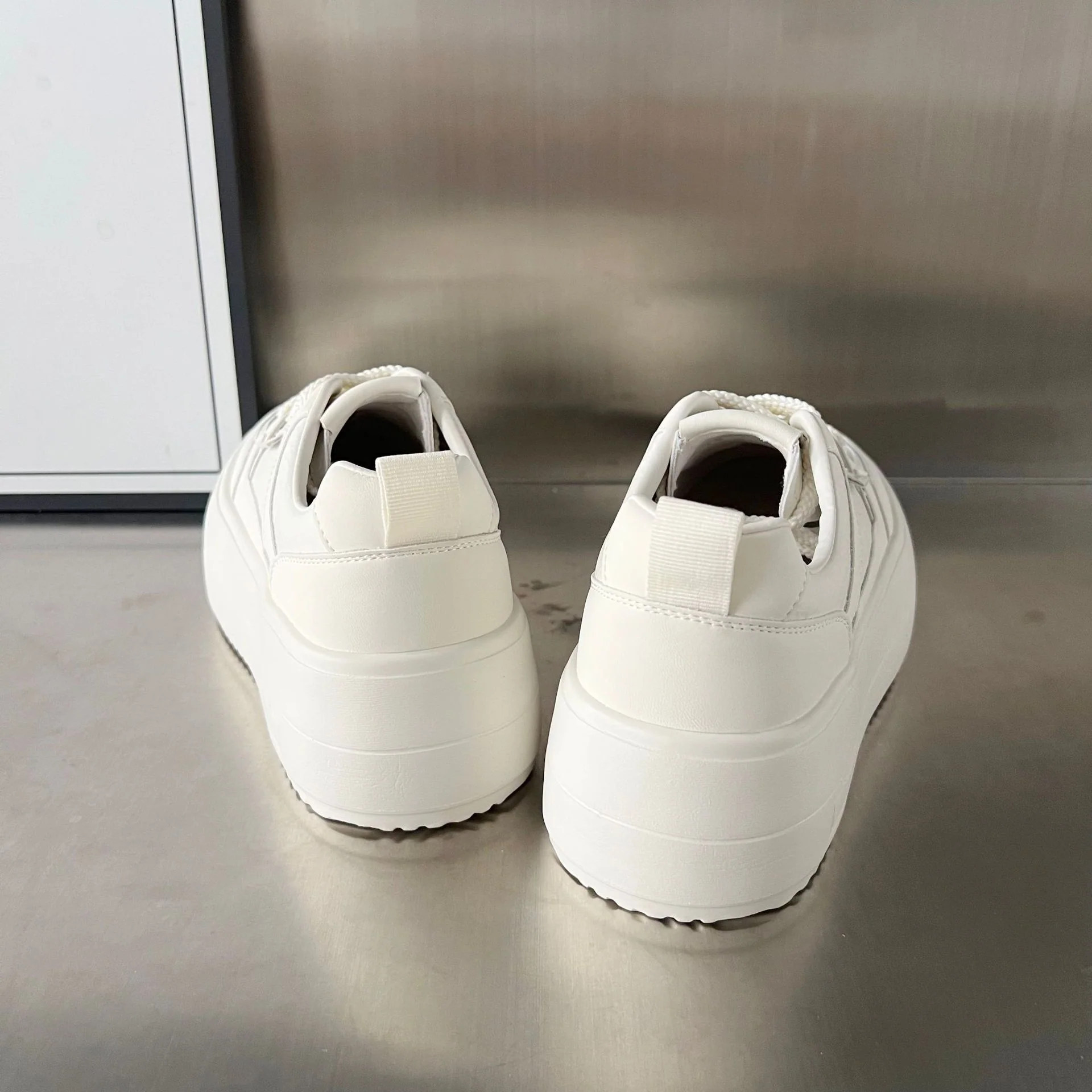Damen Plateau-Sneaker mit modischer Struktur und rutschfester Sohle Heidi Mode - Image 3