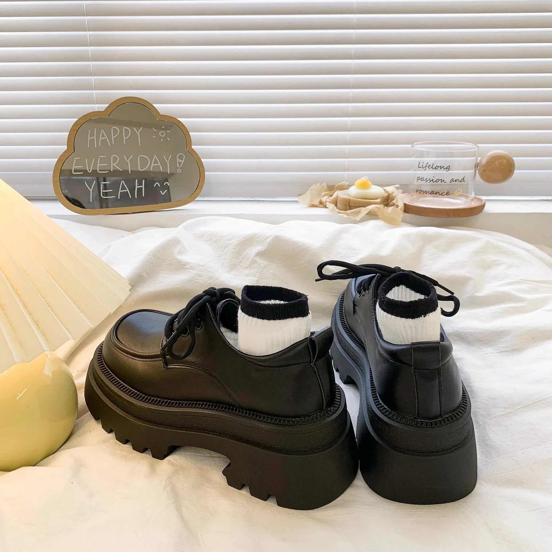 Damen Plateau-Sneaker mit robustem Sohlenprofil und stilvollem Design Heidi Mode - Image 4