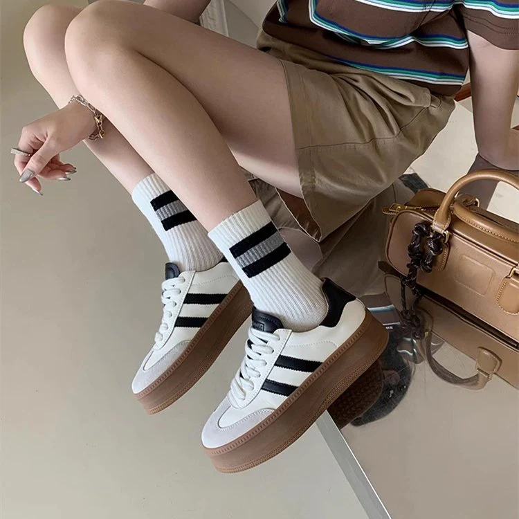 Damen Plateau-Sneaker mit sportlichem Design und breiter Sohle Heidi Mode - Image 2
