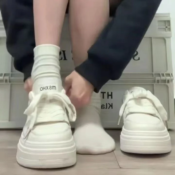 Damen Plateau-Sneaker mit sportlichem Design und gepolsterter Sohle Heidi Mode - Image 4
