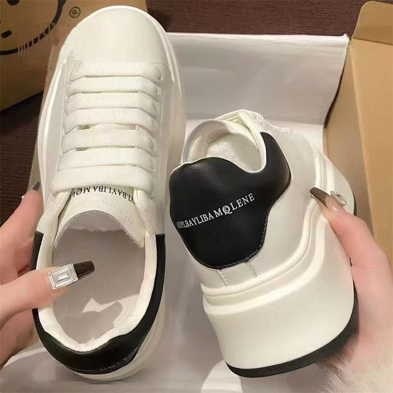 Damen Plateau-Sneaker mit stilisierter Silhouette und gepolsterter Sohle Heidi Mode - Image 5