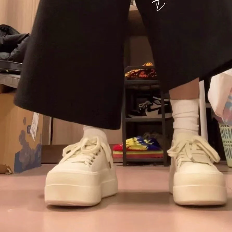 Damen Plateau-Sneaker mit stylischem Obermaterial und komfortabler Sohle Heidi Mode - Image 4