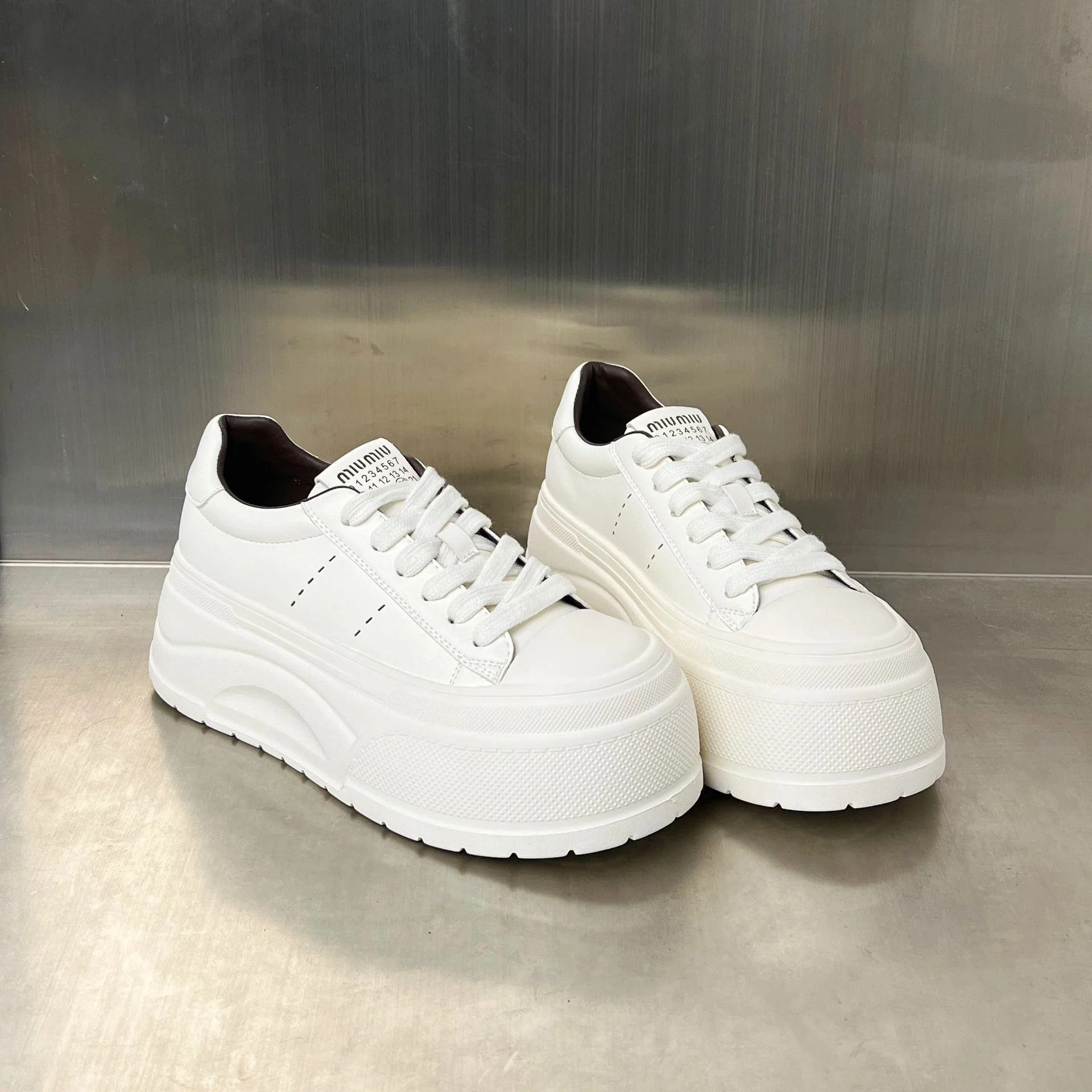 Damen Plateau-Sneaker mit verstärkter Laufsohle und atmungsaktivem Obermaterial Heidi Mode - Image 4