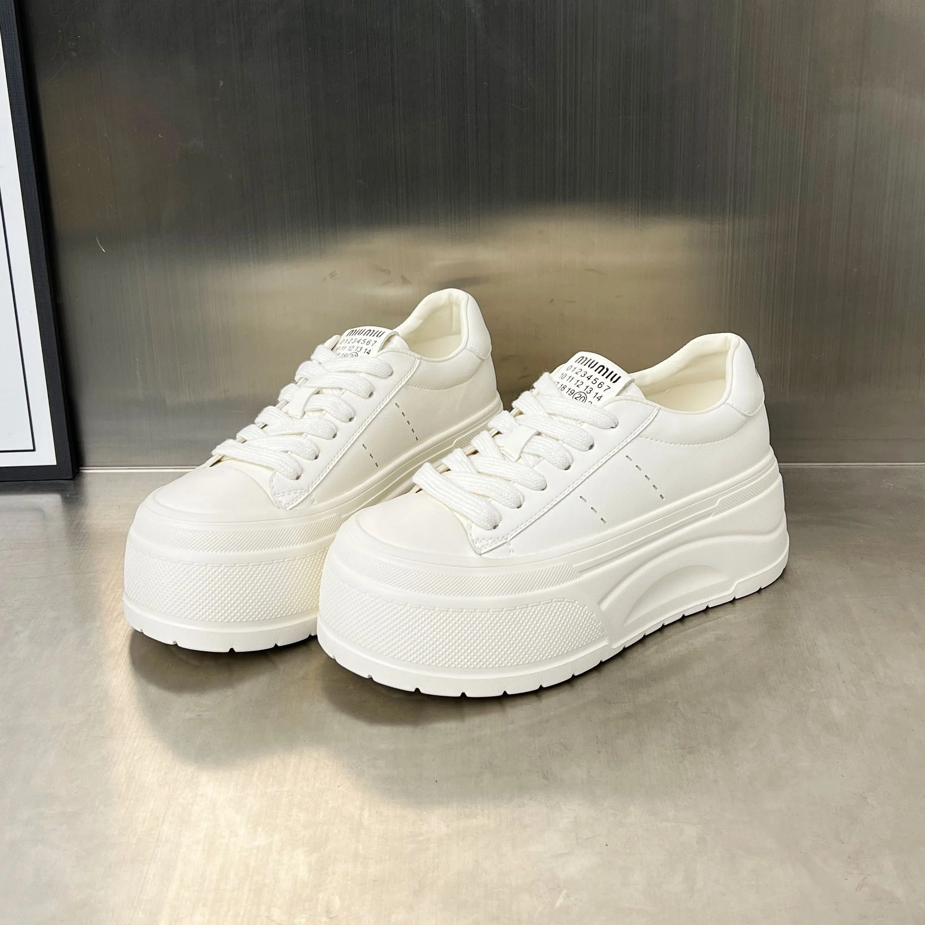 Damen Plateau-Sneaker mit verstärkter Laufsohle und atmungsaktivem Obermaterial Heidi Mode - Image 6