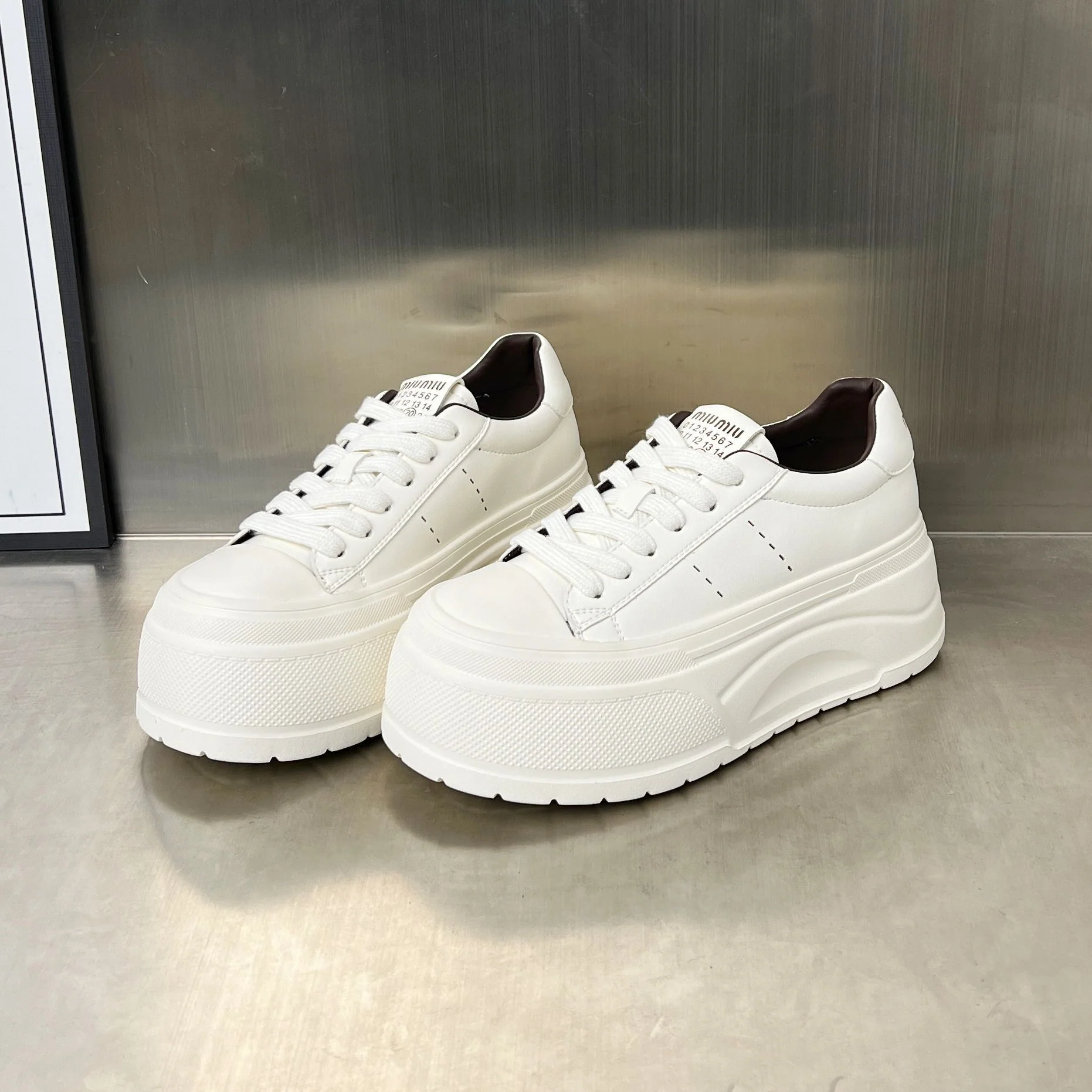 Damen Plateau-Sneaker mit verstärkter Laufsohle und atmungsaktivem Obermaterial Heidi Mode - Image 7