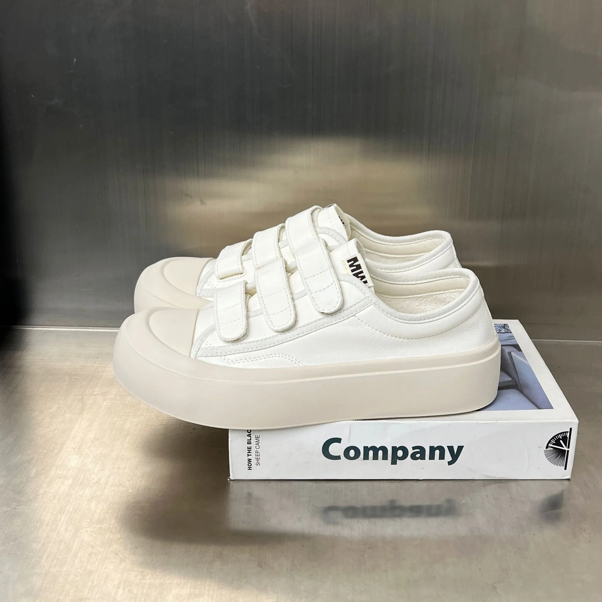 Damen Plateau-Sneaker mit verstellbarem Klettverschluss und innovativer Sohlenkonstruktion Heidi Mode - Image 2