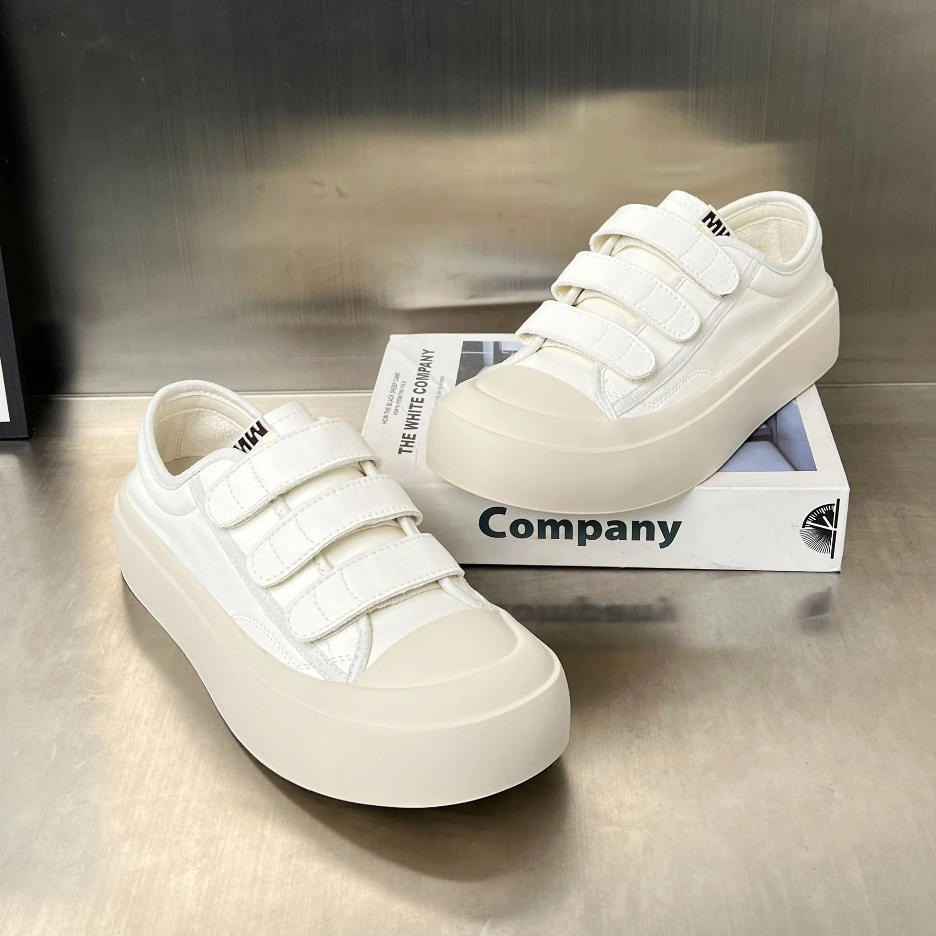 Damen Plateau-Sneaker mit verstellbarem Klettverschluss und innovativer Sohlenkonstruktion Heidi Mode - Image 3
