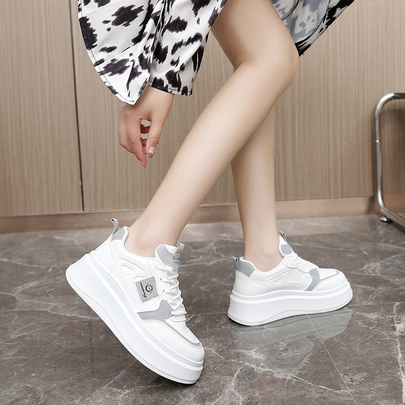 Damen Plateau Sneakers mit atmungsaktiver Oberflächenstruktur und dämpfender Laufsohle Heidi Mode - Image 3