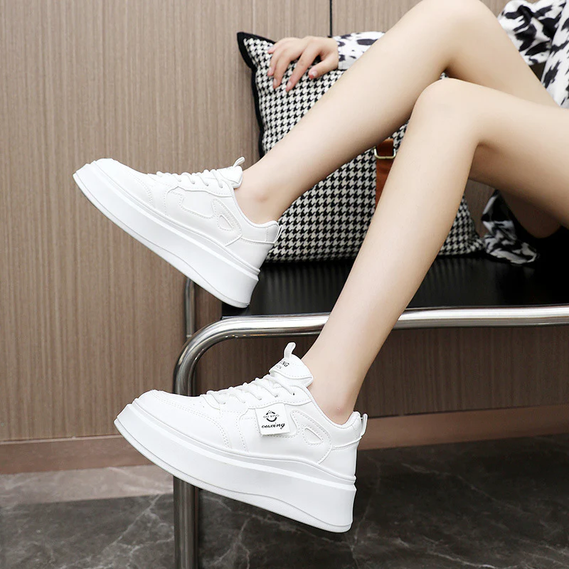 Damen Plateau Sneakers mit atmungsaktiver Oberflächenstruktur und dämpfender Laufsohle Heidi Mode - Image 4