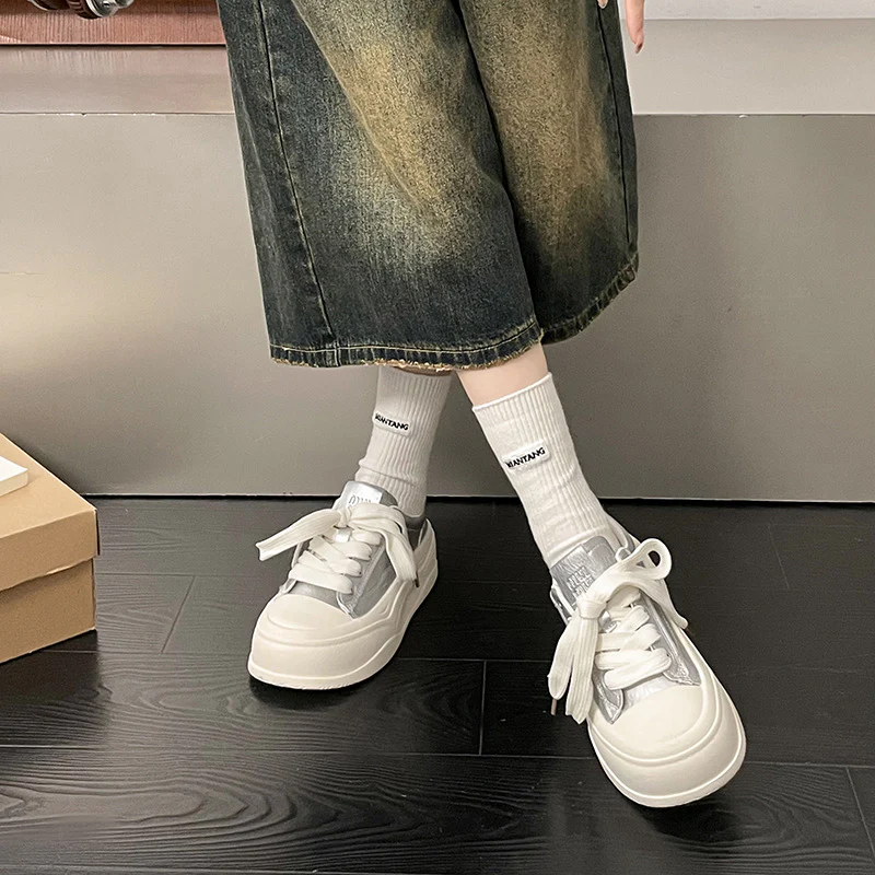 Damen Plateau Sneakers mit metallisch-glänzender Oberfläche und robustem Sohlenprofil Heidi Mode - Image 2