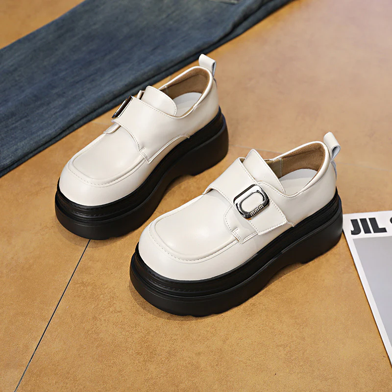 Damen Plateauschuhe mit dekorativen Riemen und modischem Detail Heidi Mode - Image 2