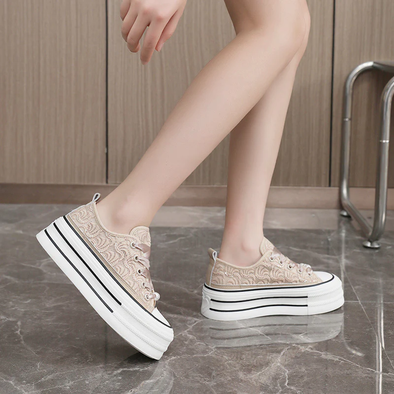 Damen Plateausneaker mit elegantem Spitzen-Design und modischen Akzenten Heidi Mode - Image 3