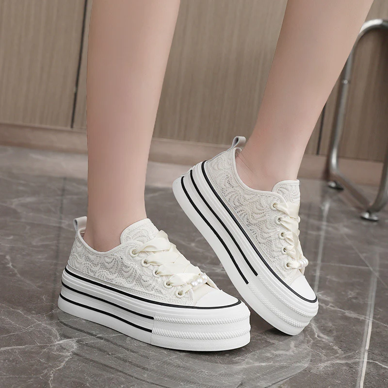 Damen Plateausneaker mit elegantem Spitzen-Design und modischen Akzenten Heidi Mode - Image 4