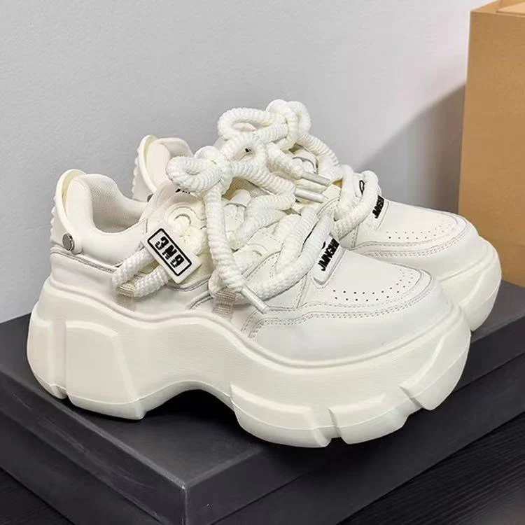 Damen Plateausneaker mit innovativem Sohlenprofil und stylischem Design Heidi Mode - Image 4