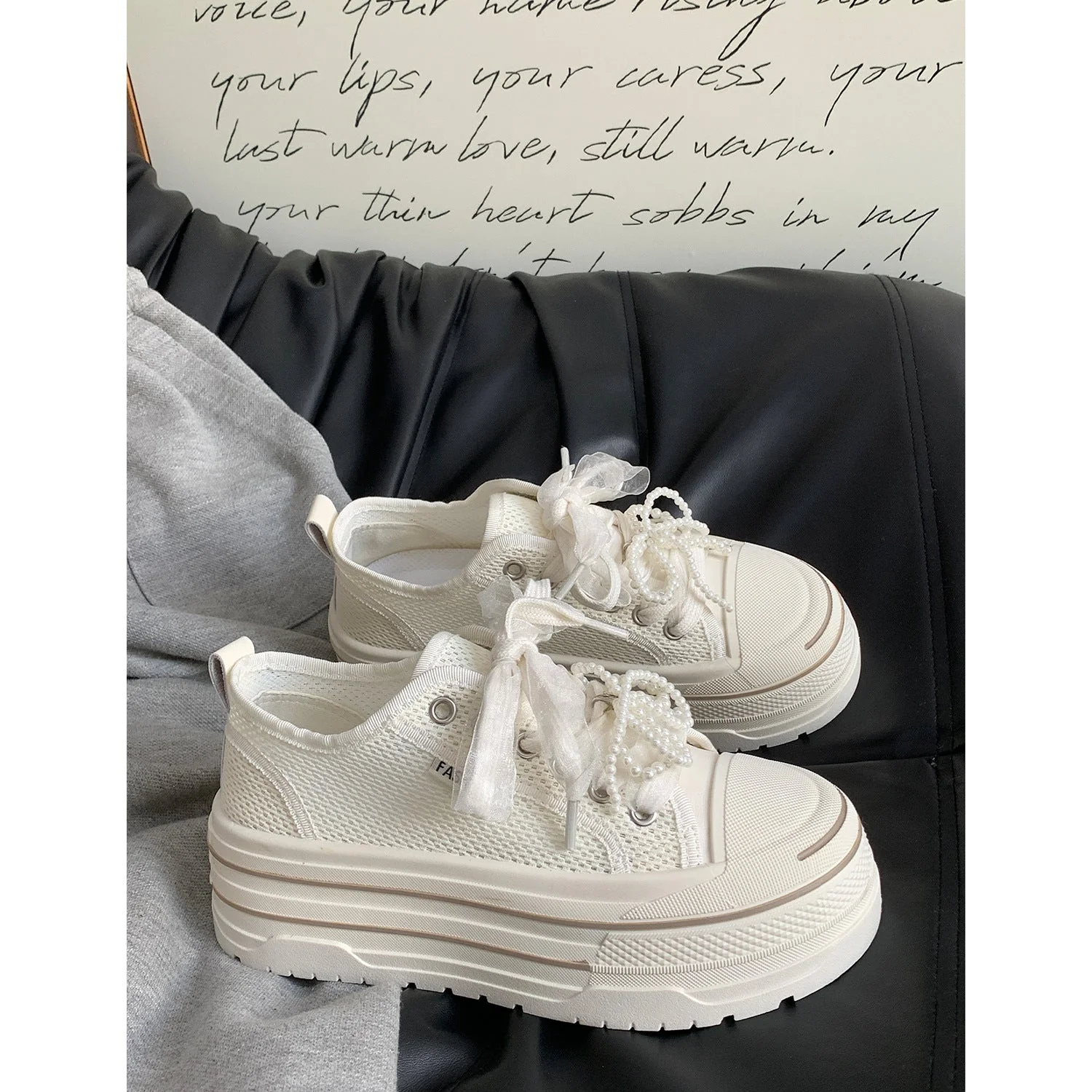 Damen Plateausneaker mit Modischem Mesh-Obermaterial und Trendigen Perlendetails Heidi-Mode - Image 2