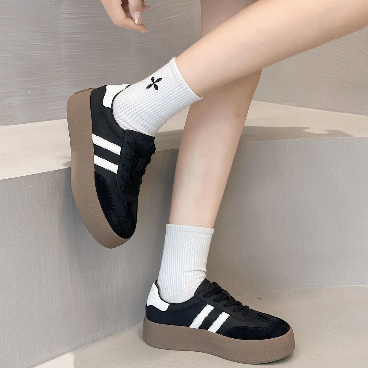 Damen Plateausneaker mit robustem Sohlenprofil und komfortablem Obermaterial Heidi Mode - Image 2