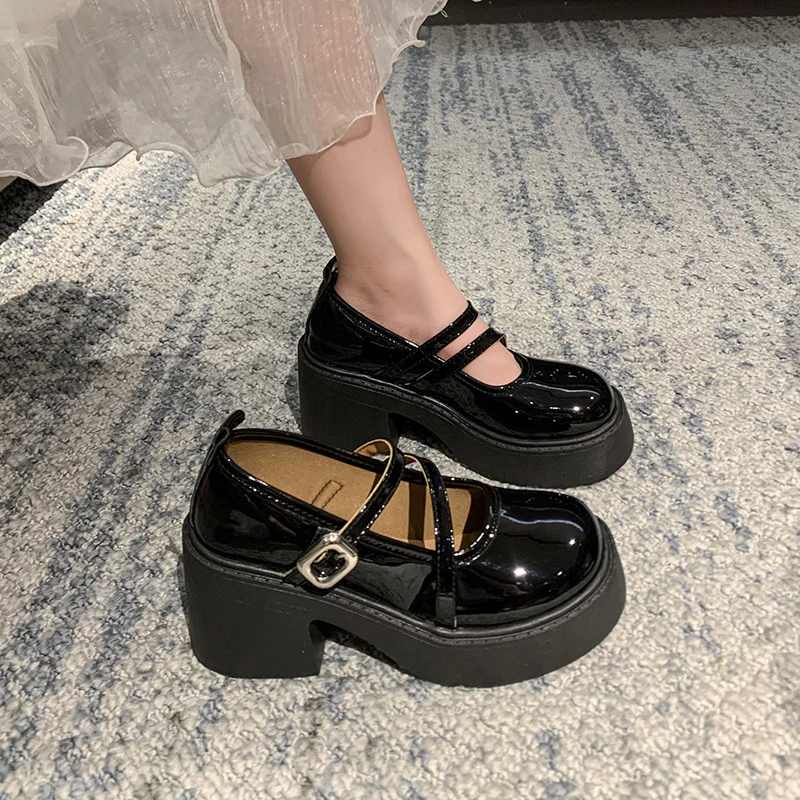 Damen Plattform-Pumps mit doppeltem Riemen und glänzender Oberfläche Heidi Mode - Image 2