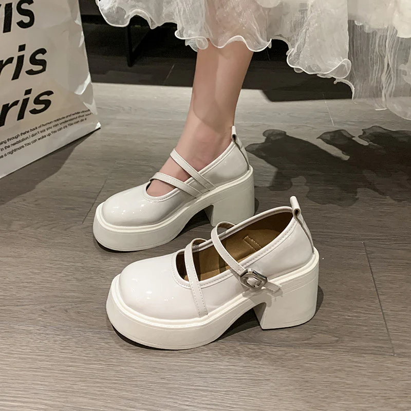Damen Plattform-Pumps mit doppeltem Riemen und glänzender Oberfläche Heidi Mode - Image 3