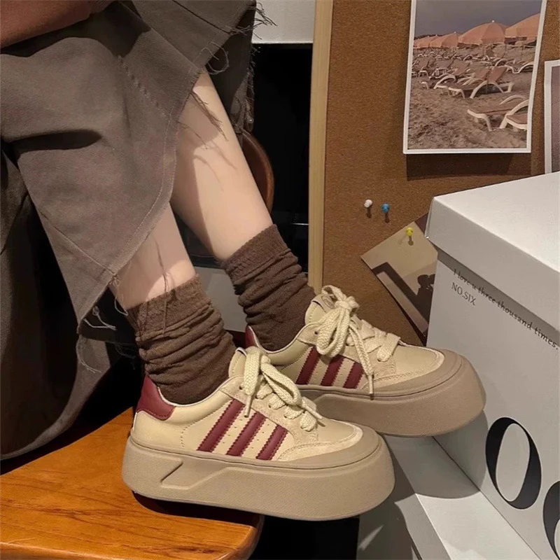 Damen Plattform-Sneaker mit strapazierfähigem Obermaterial und extrahoher Sohle Heidi Mode - Image 2