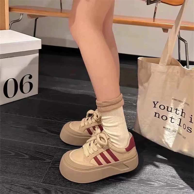 Damen Plattform-Sneaker mit strapazierfähigem Obermaterial und extrahoher Sohle Heidi Mode - Image 4