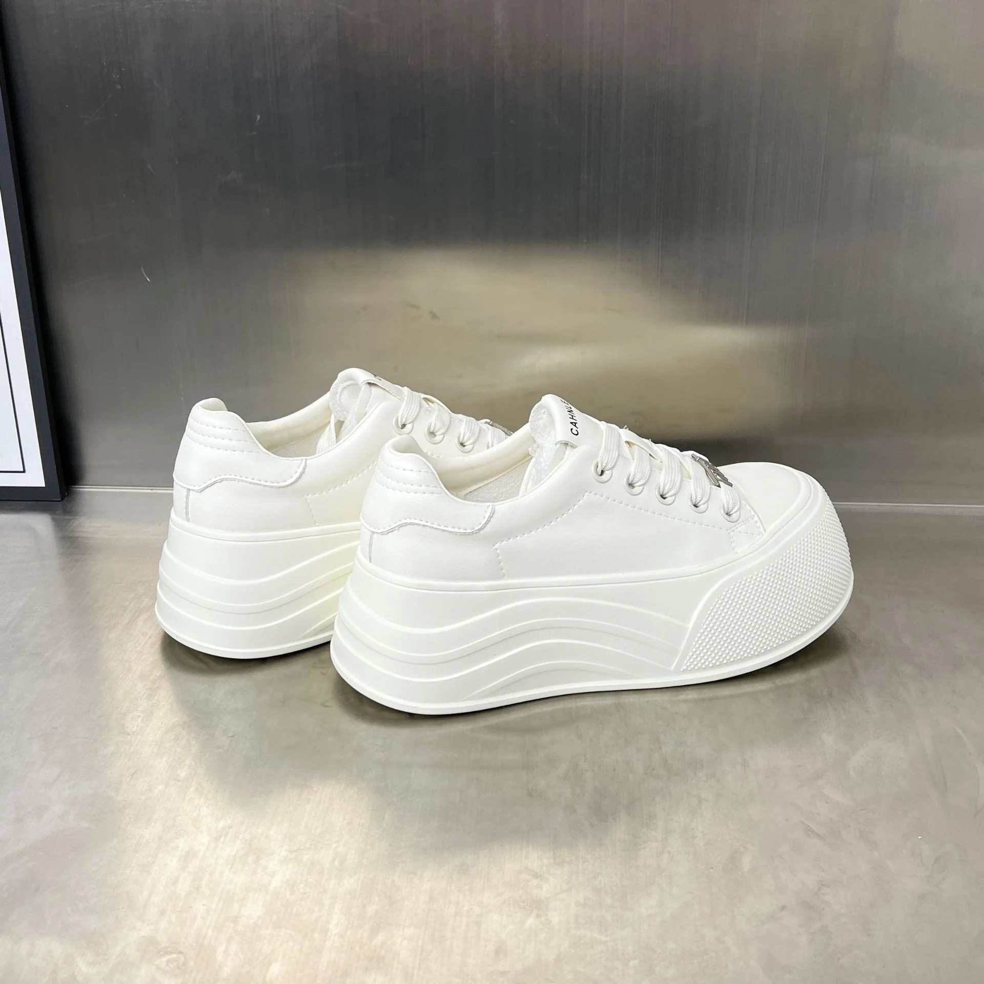 Damen Plattform Sneakers mit elegantem Design und atmungsaktiver Obermaterialstruktur Heidi Mode - Image 4