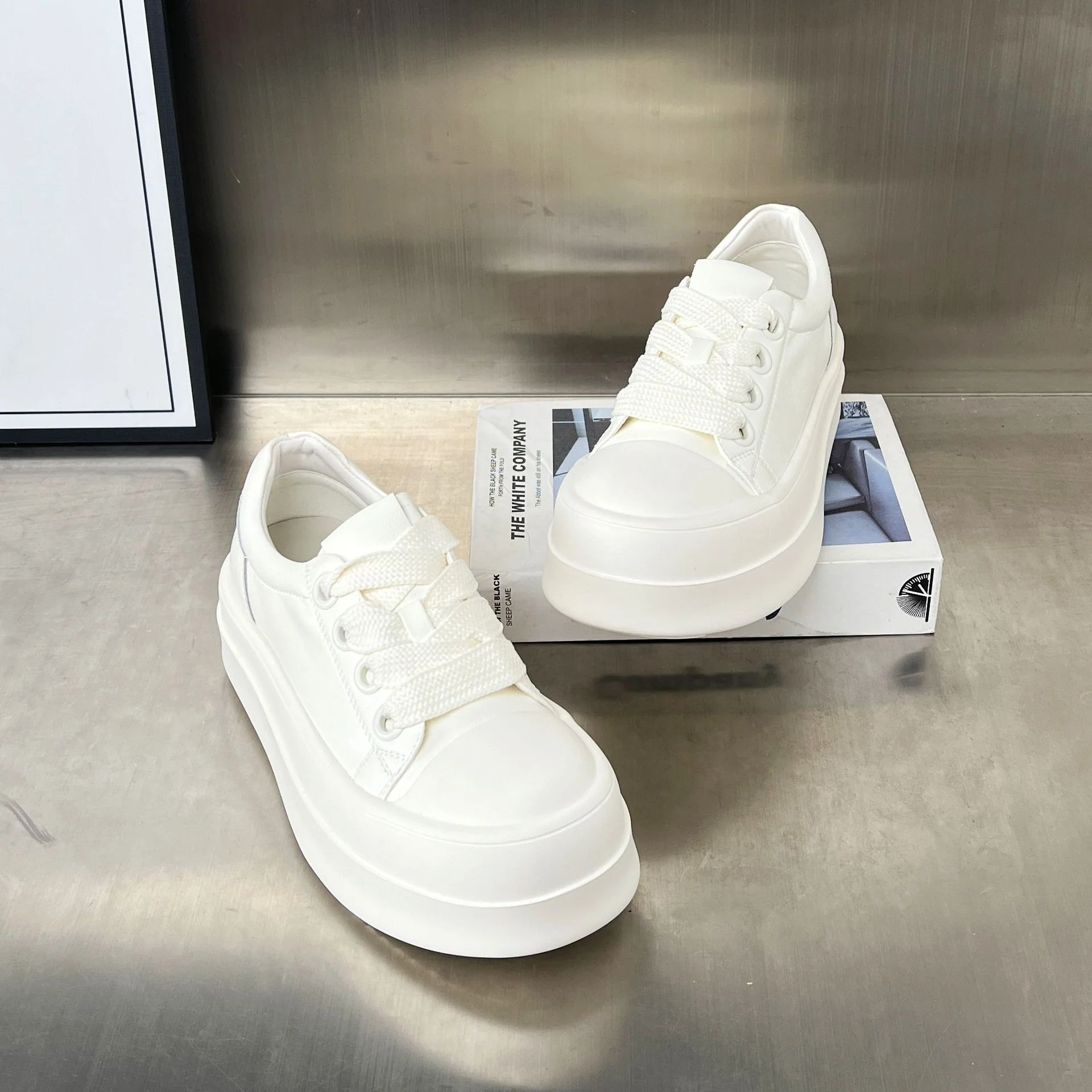 Damen Plattform Sneakers mit modischem Design und atmungsaktiver Obermaterialzusammensetzung Heidi Mode - Image 2