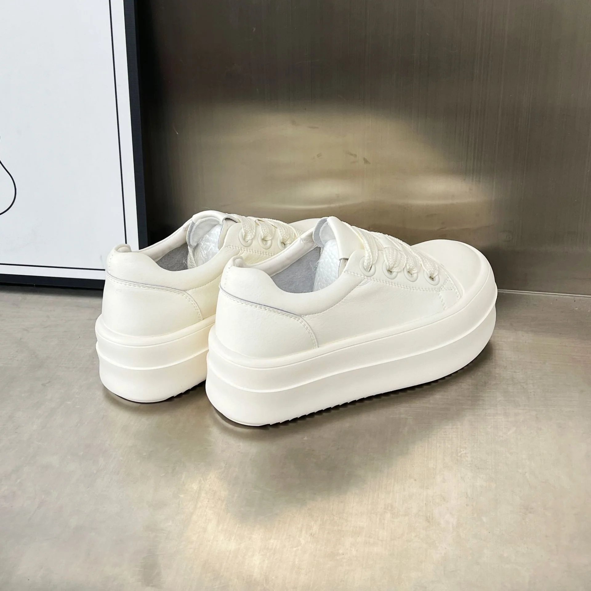 Damen Plattform Sneakers mit modischem Design und atmungsaktiver Obermaterialzusammensetzung Heidi Mode - Image 3