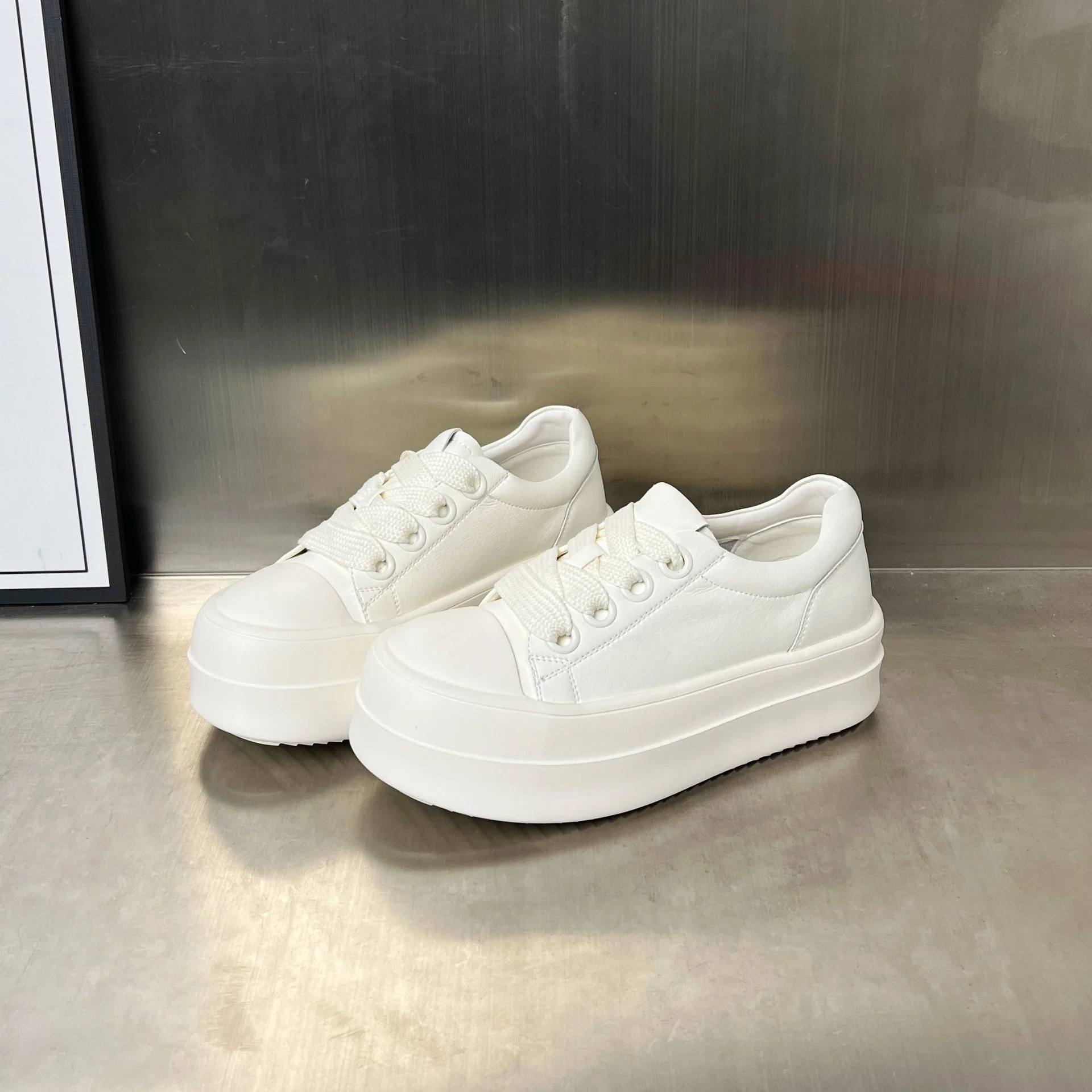 Damen Plattform Sneakers mit modischem Design und atmungsaktiver Obermaterialzusammensetzung Heidi Mode - Image 6