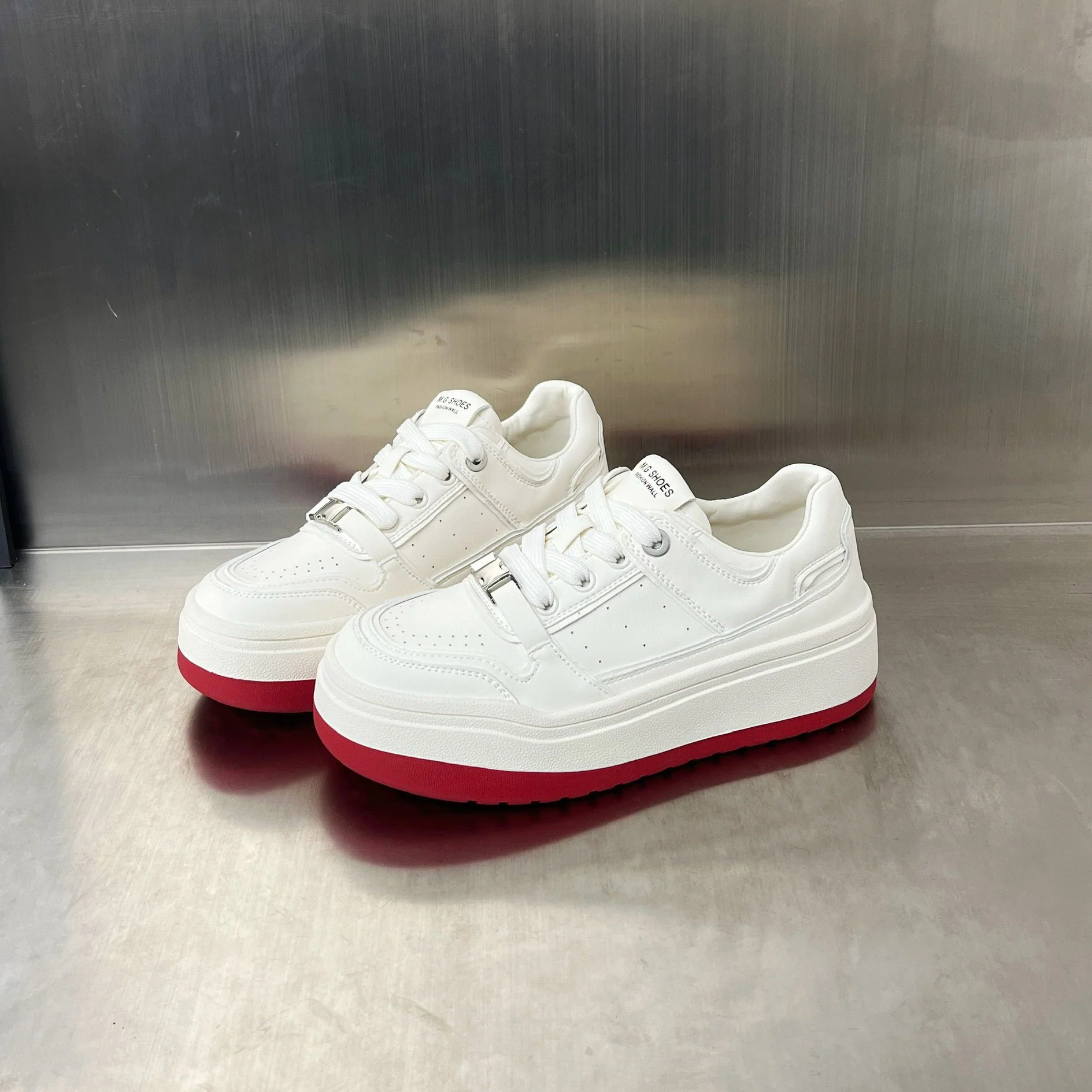 Damen Plattform Sneakers mit modischer Silhouette und innovativem Dämpfungssystem Heidi Mode