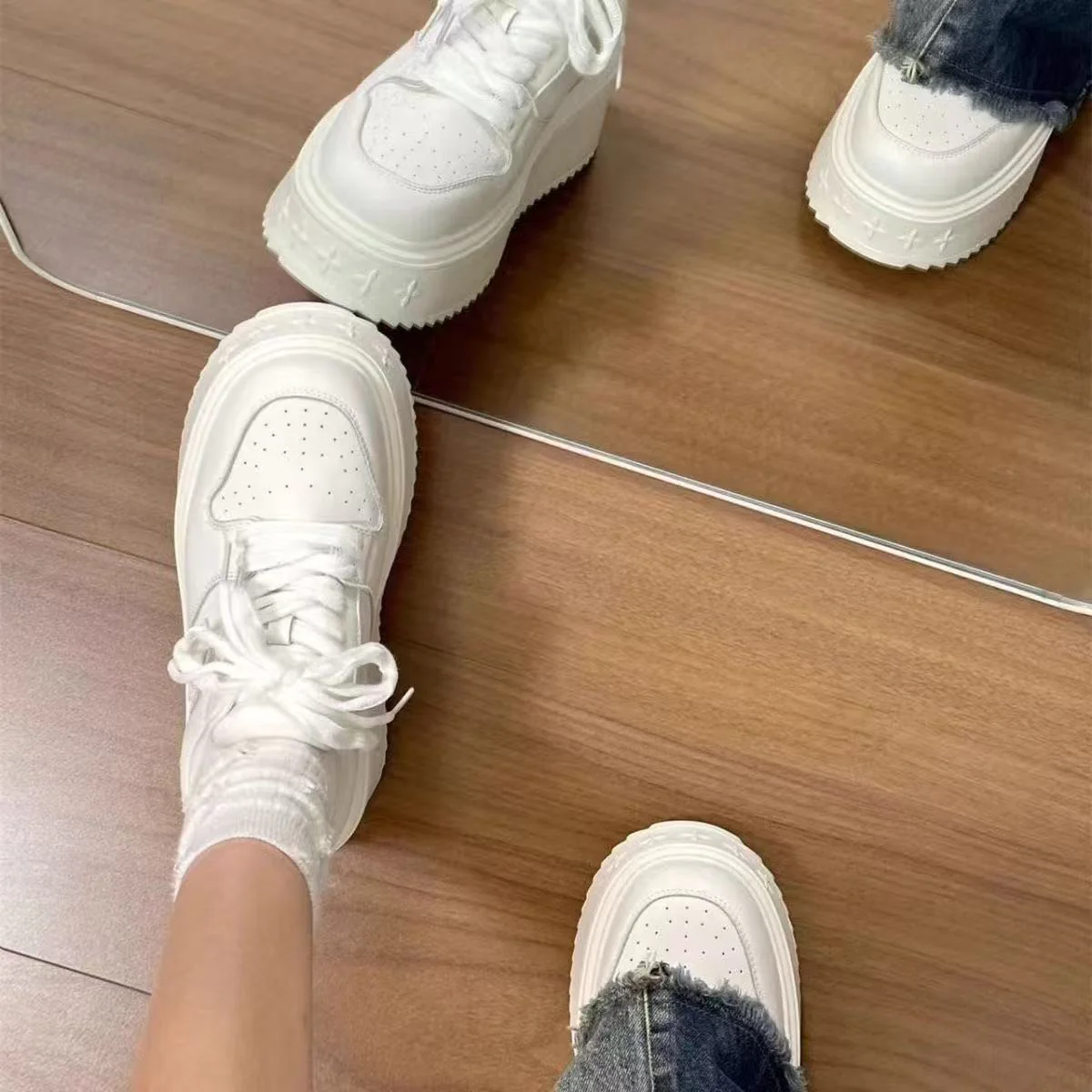 Damen Plattform Sneakers mit modischer Textur und dämpfender Sohle Heidi Mode - Image 4