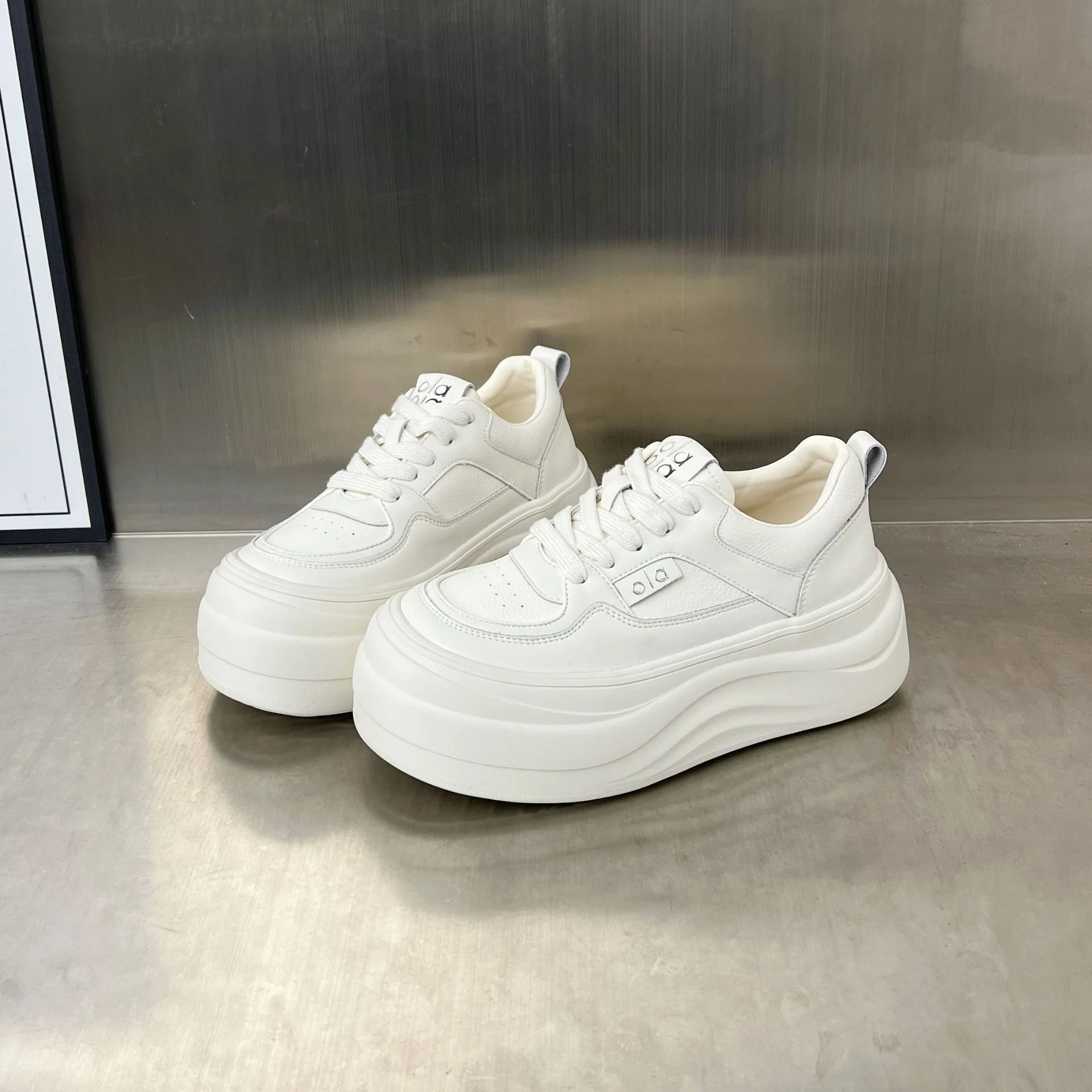 Damen Plattform Sneakers mit trendiger Silhouette und atmungsaktiver Obermaterialbeschaffenheit Heidi Mode