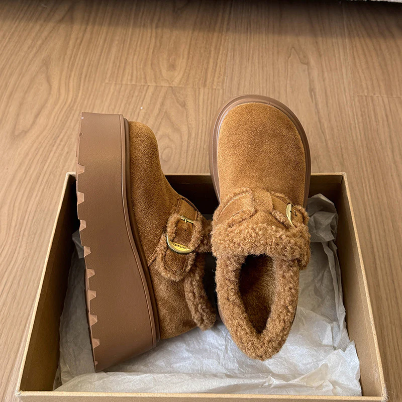 Damen Plüschige Slipper mit robustem Plateau und eleganter Schnalle Heidi Mode - Image 2