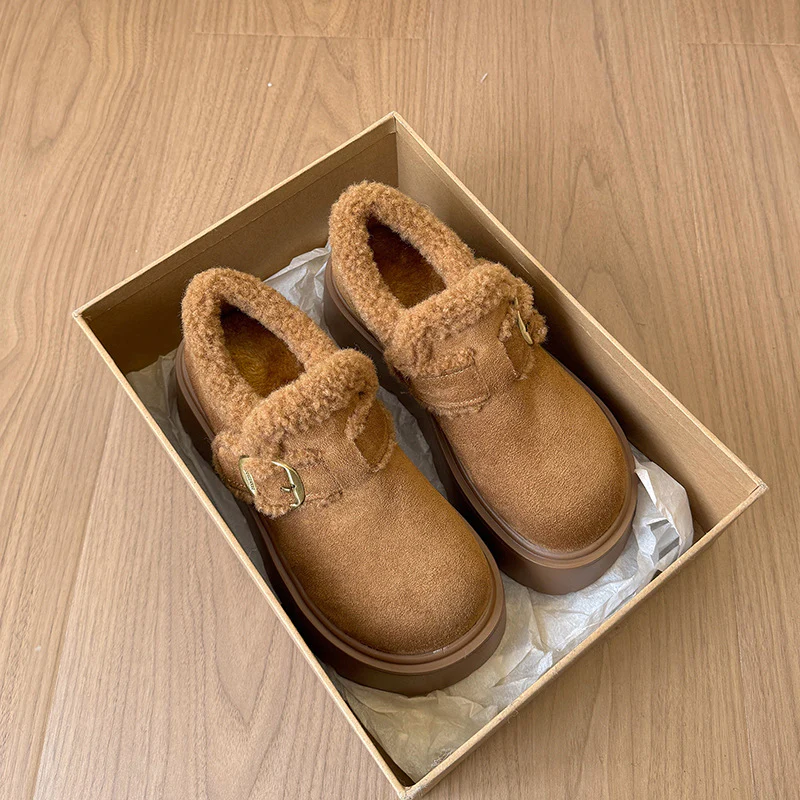 Damen Plüschige Slipper mit robustem Plateau und eleganter Schnalle Heidi Mode - Image 3
