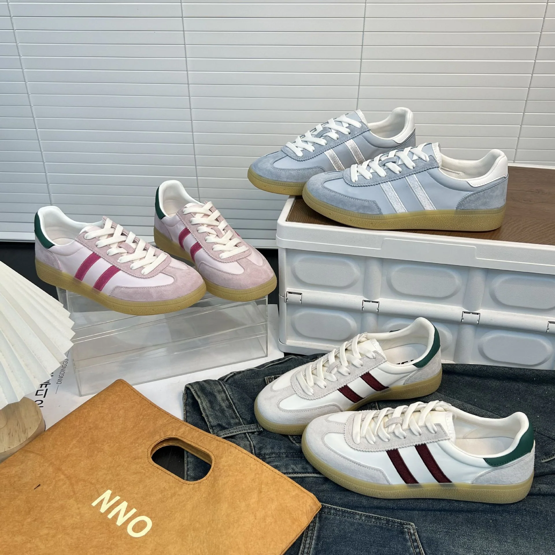 Damen Retro-Inspirierte Sneakers mit modischem Veloursleder und sportlichen Akzenten Heidi Mode - Image 4