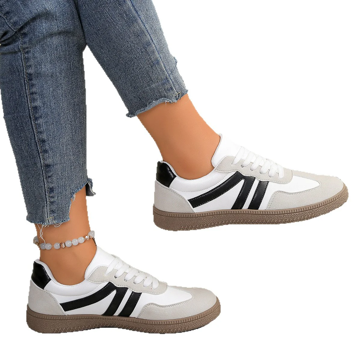 Damen Retro-inspirierte Sneakers mit sportlichem Design und einzigartigen Akzenten Heidi Mode - Image 5