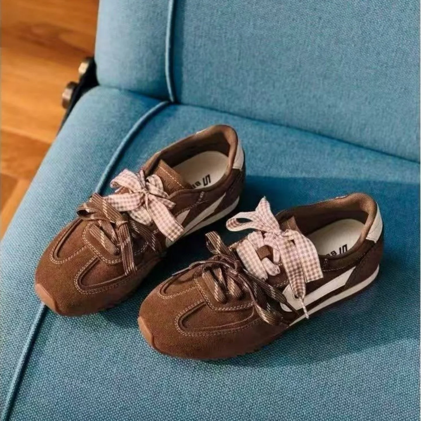Damen Retro Sneakers mit hochwertigem Wildleder und modischem Riemen Heidi Mode - Image 2